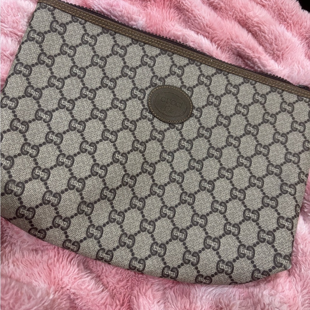 Gucci Plus Cosmetic Bag/ Pouch/ Clutch with Iconic Monogram